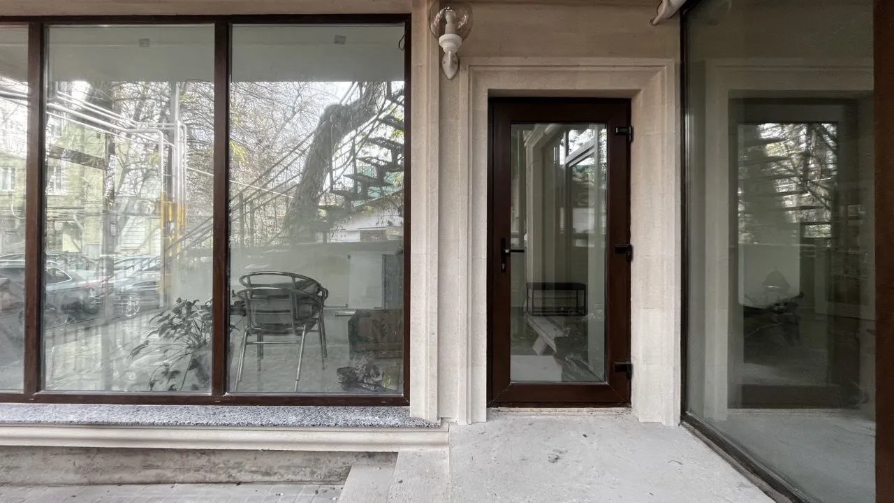 Chișinău Centru bd. Ștefan cel Mare și Sfânt 11