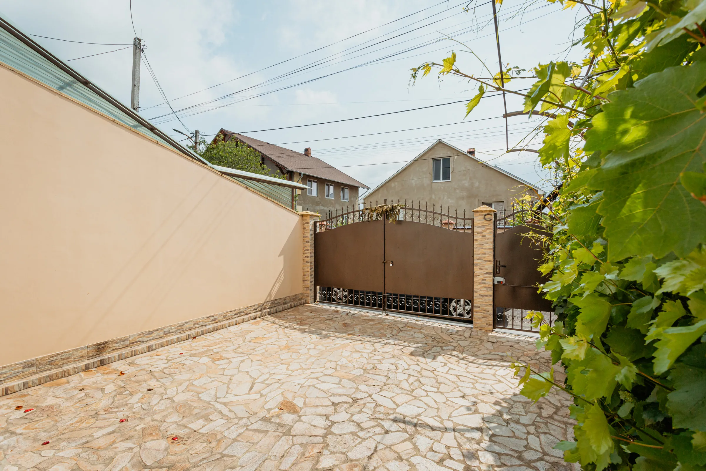 Chișinău Stăuceni str. Miorița 15
