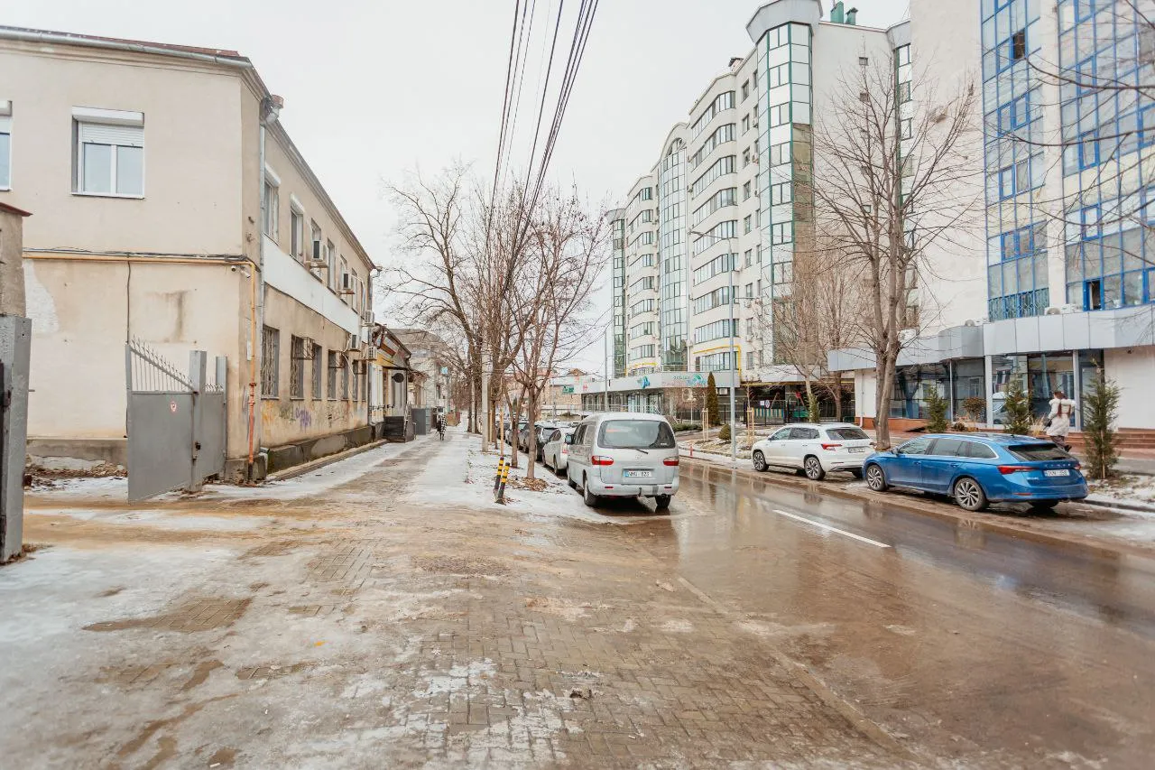 Кишинев Центр ул. Александр чел Бун 17