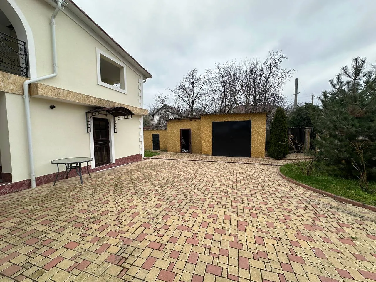 Страшены Кожушна пер. Флорилор 12