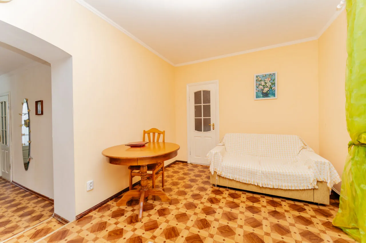 Ialoveni, Centru str. Basarabia 7