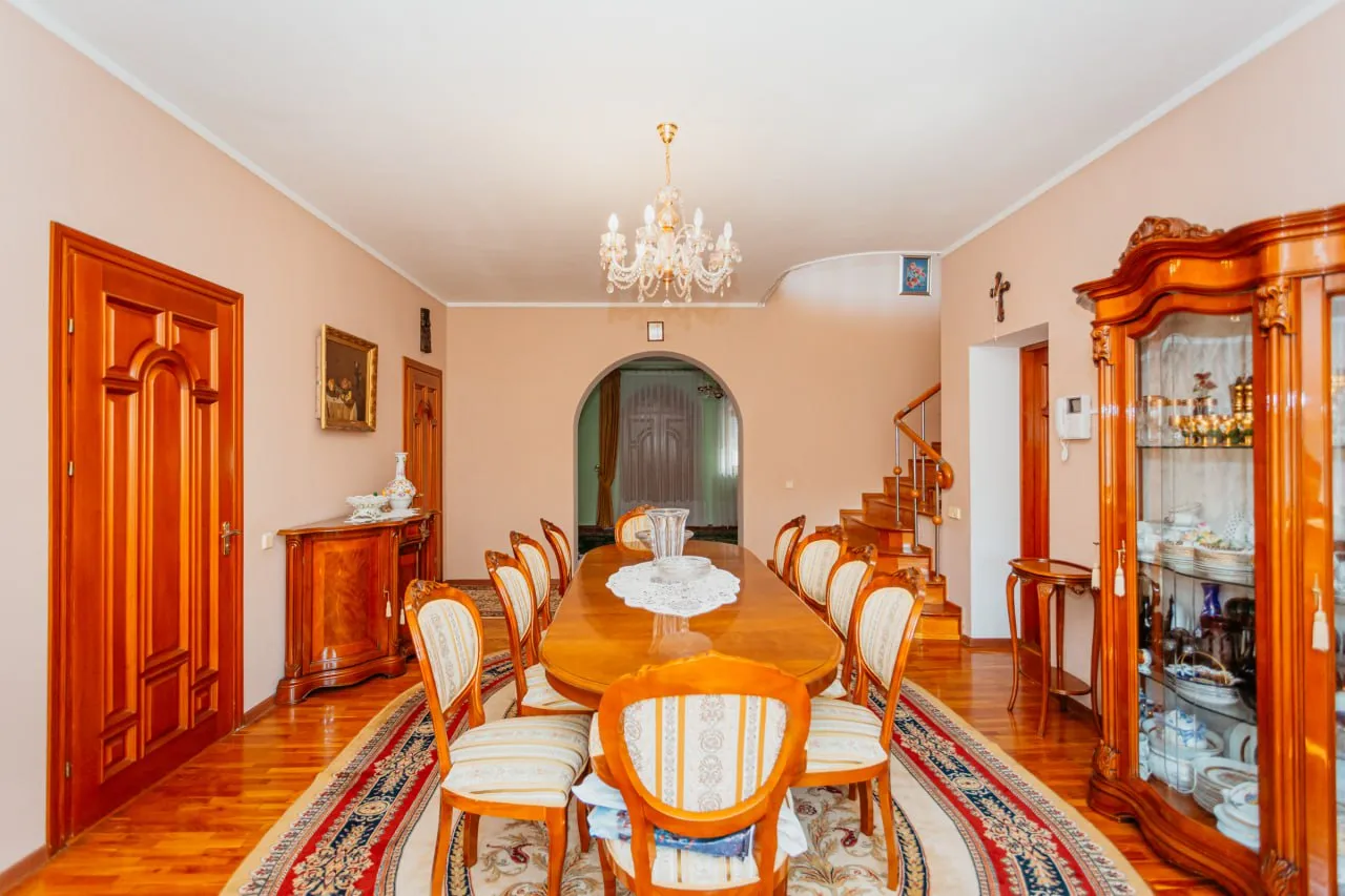 Кишинев Кодру ул. Сфынтул Петру 6