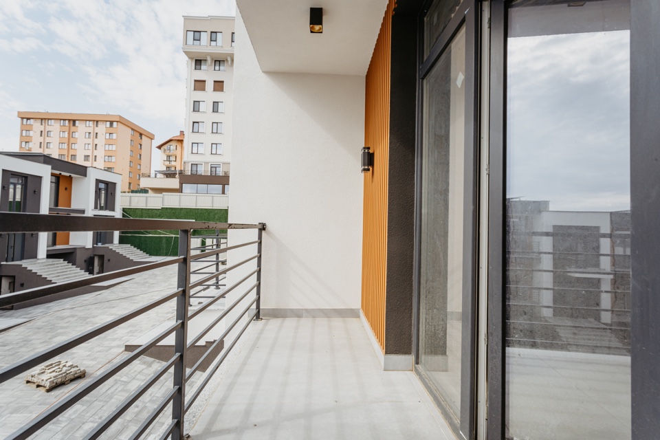 TOWNHOUSE ÎN 2 NIVELE, STR. COBZARILOR 11