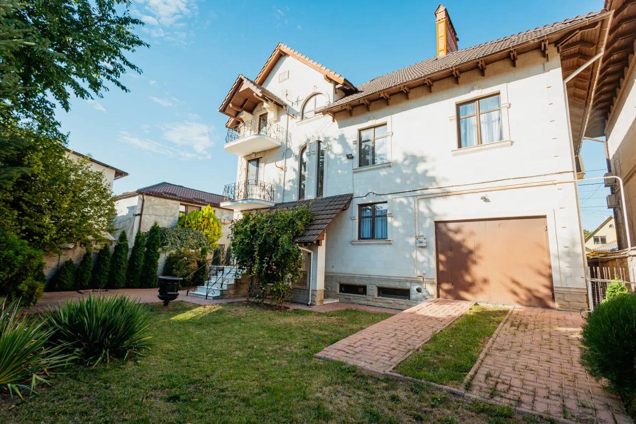 Chișinău Buiucani str. Alexandru Donici 1