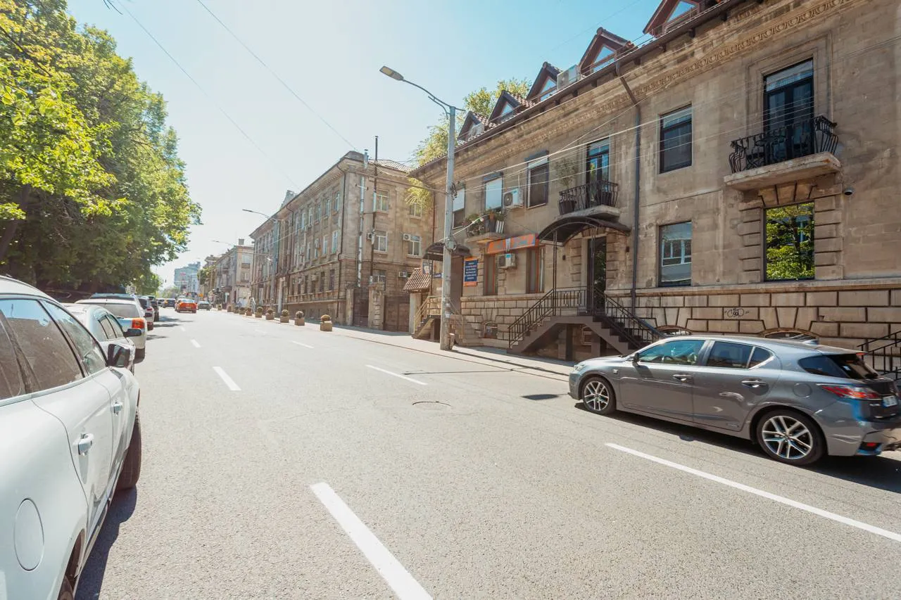 Chișinău Centru, str. Vasile Alecsandri 1