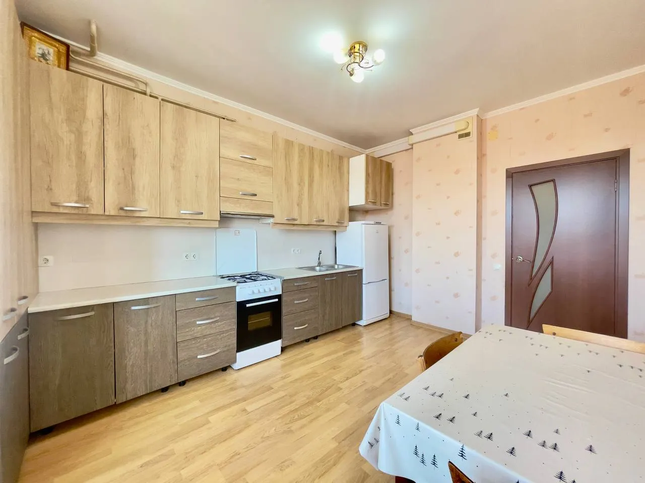 Ialoveni, Centru str. Alexandru cel Bun 6