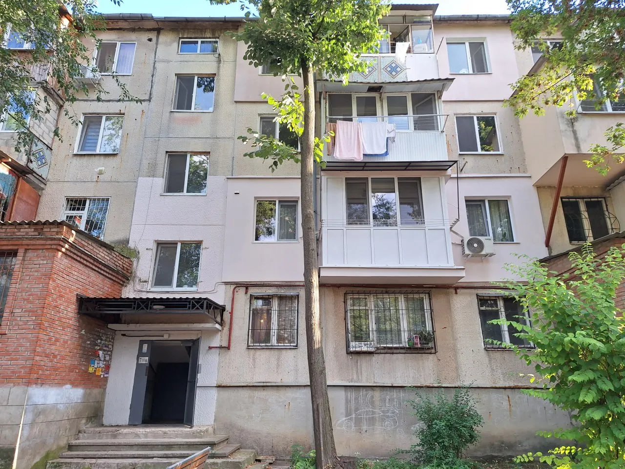 Chișinău Botanica str. Nicolae Zelinschi 8