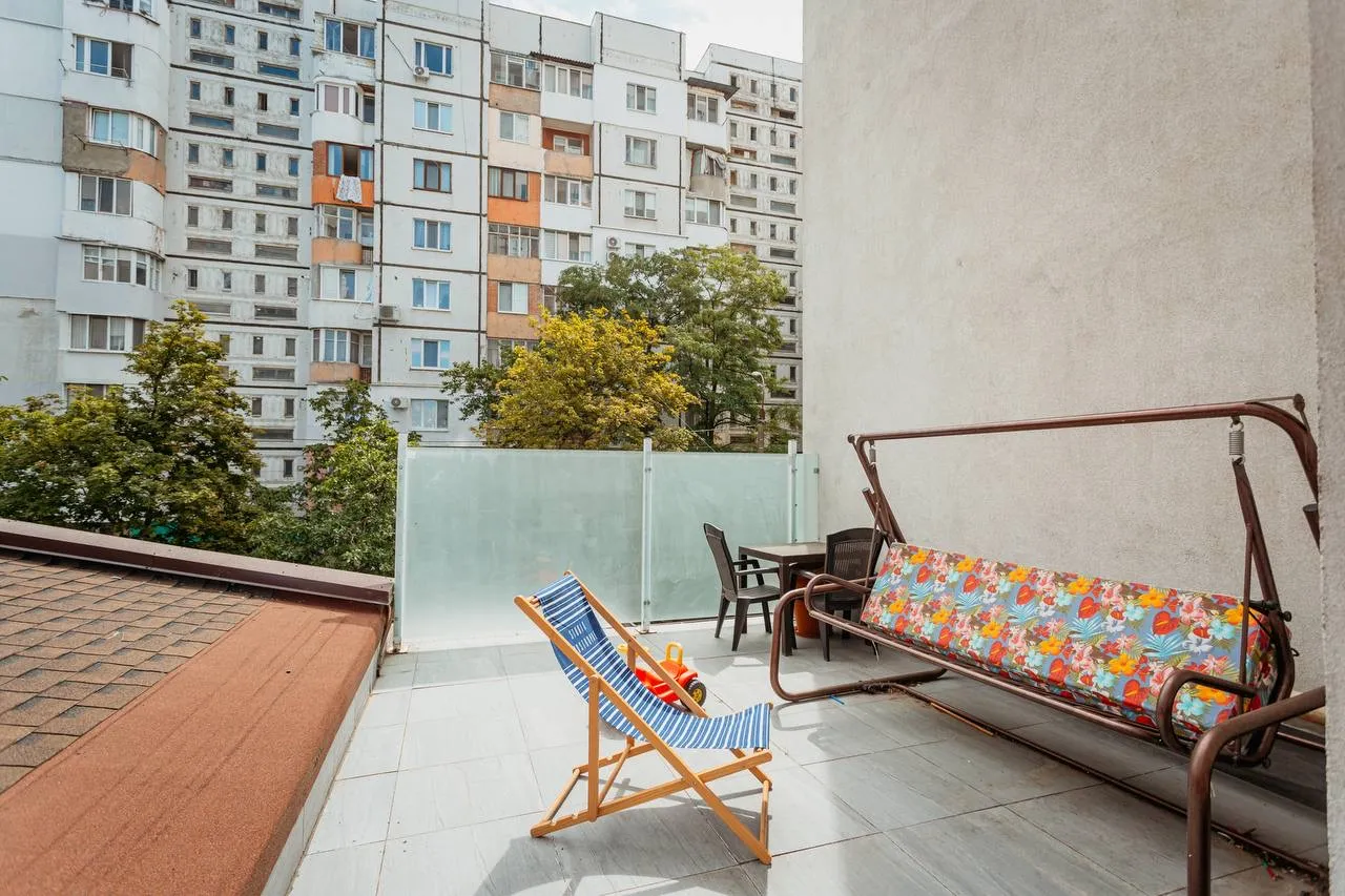 Str. Albișoara 80/7  18