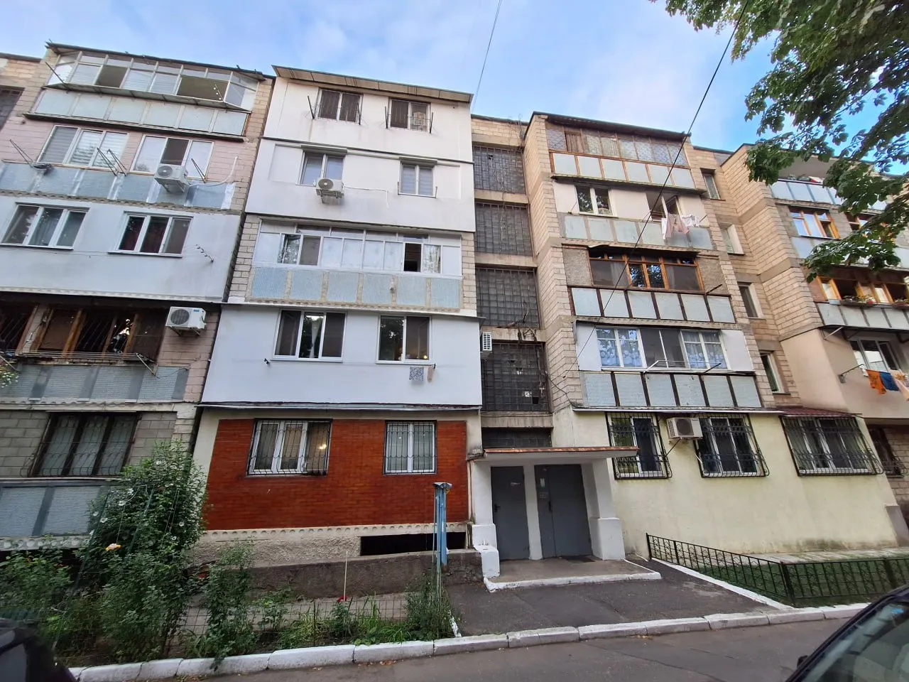 Кишинев Ботаника, ул. Плаюлуй 6