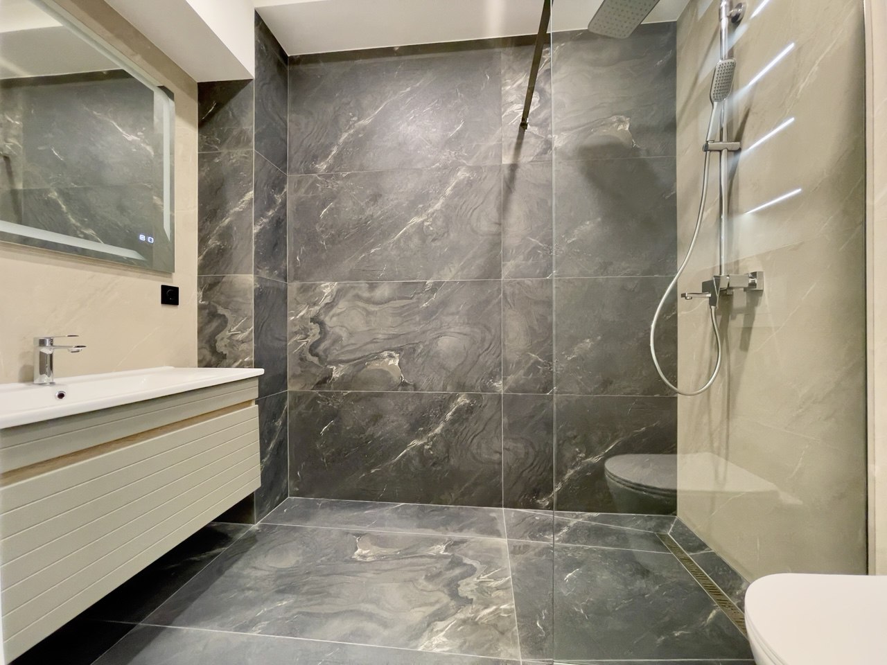 Ialoveni, Centru str. Alexandru cel Bun 9