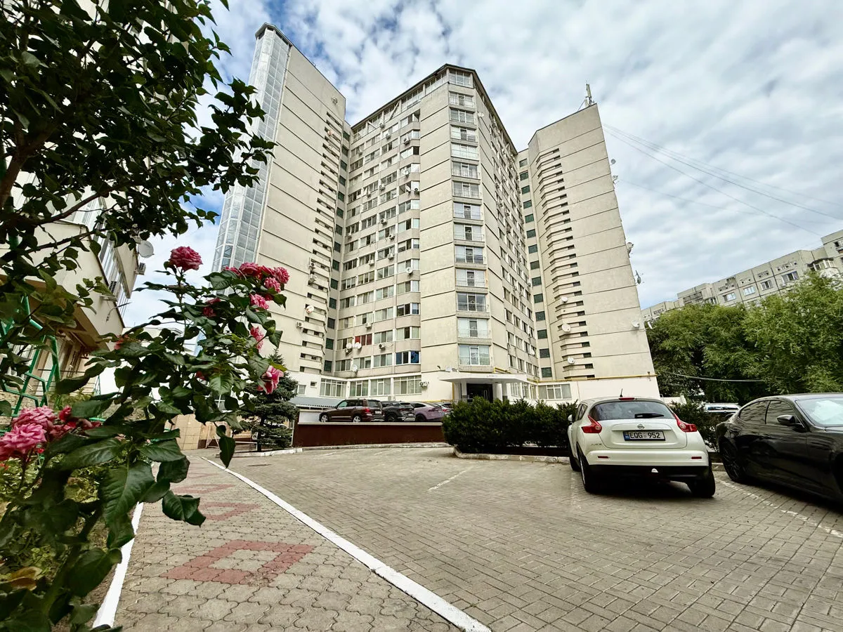Chișinău Botanica bd. Decebal 8