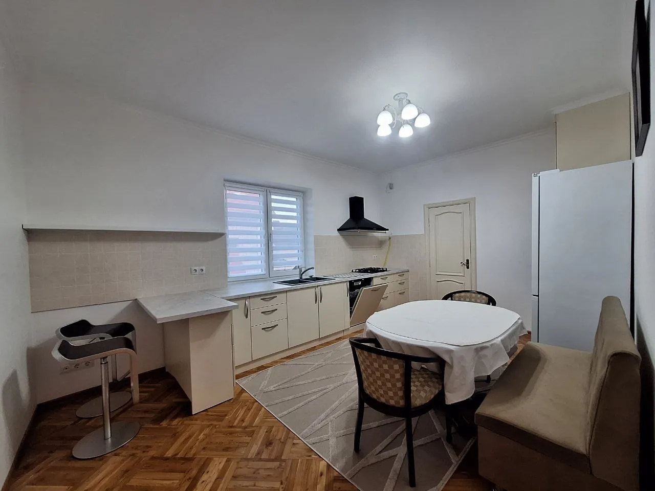 Chișinău Buiucani str. Vasile Stroescu 4