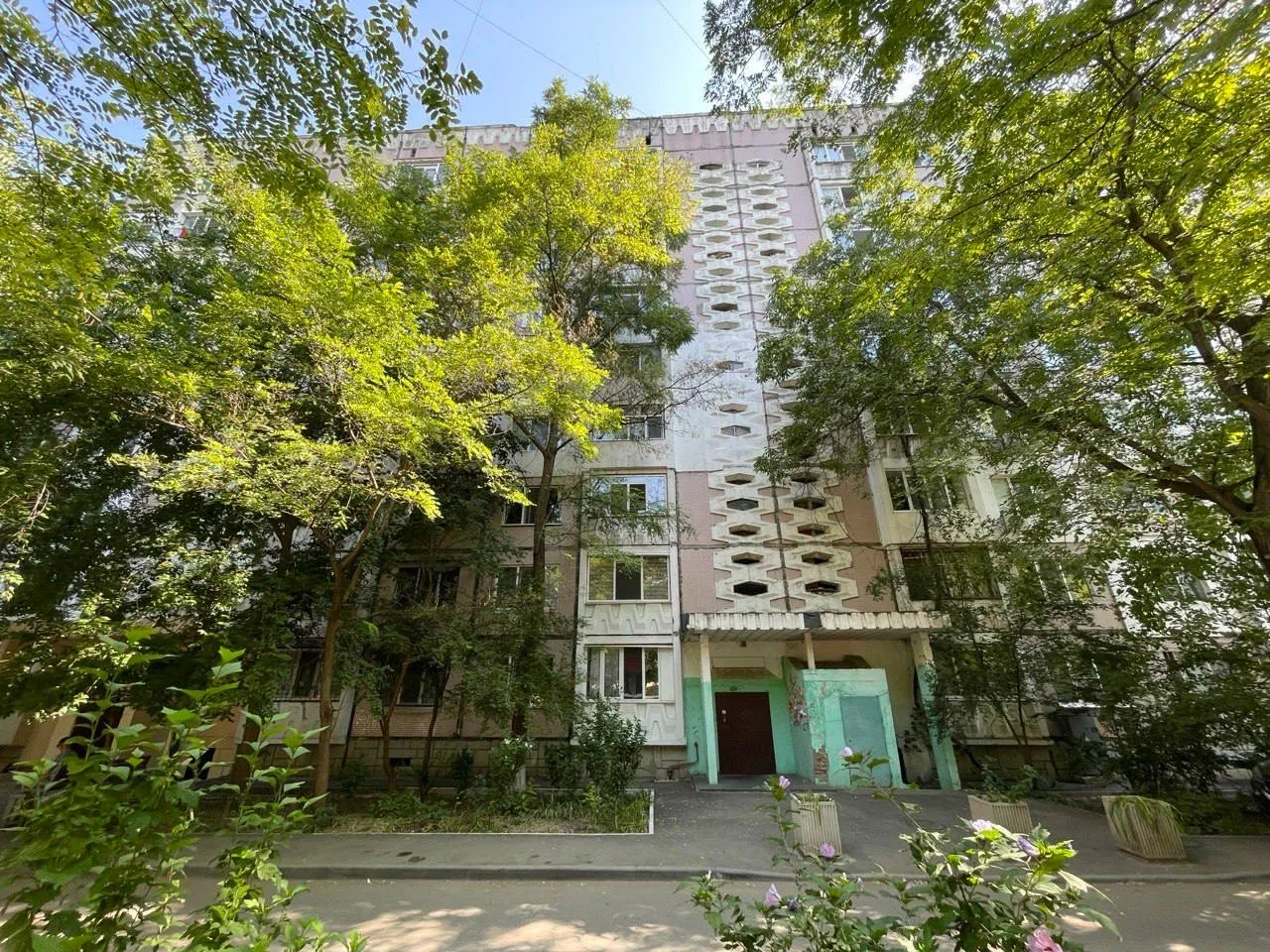 Кишинев Ботаника, бул. Куза Водэ 8