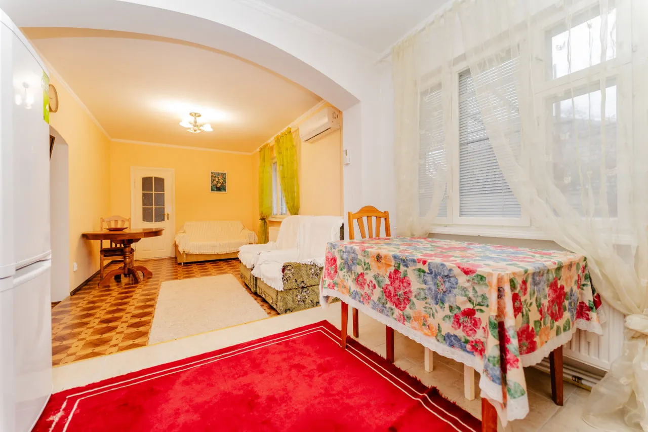 Ialoveni, Centru str. Basarabia 5