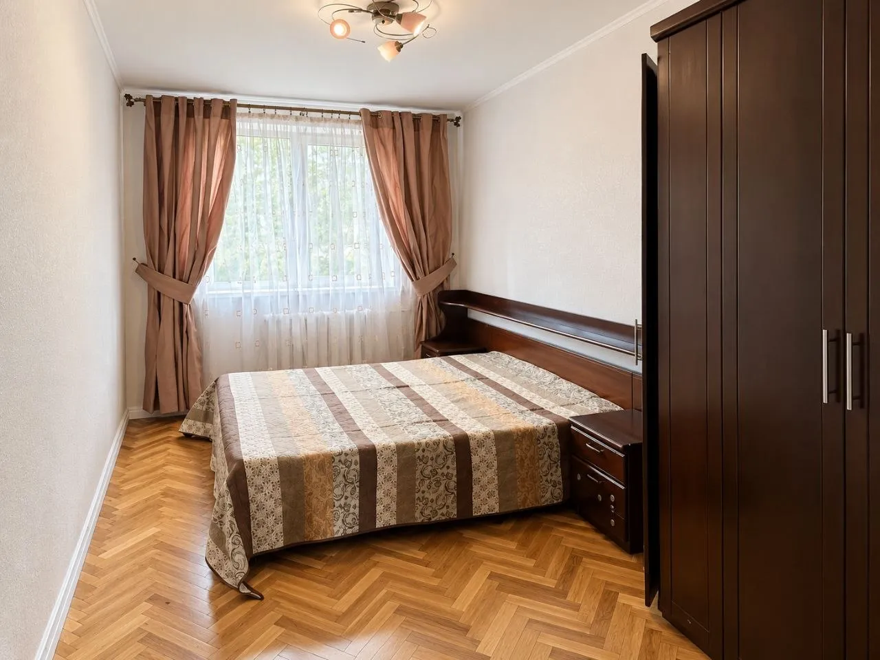 Кишинев Ботаника бул. Дачия 4