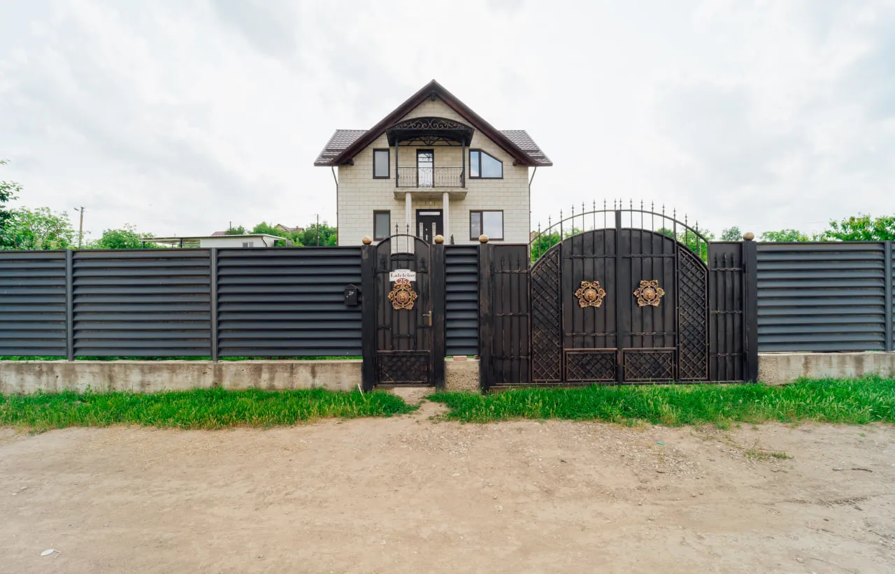 Chișinău com. Băcioi str. Lalelelor 27