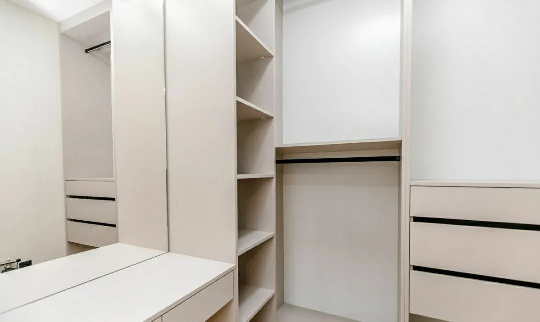 Яловень, Периферия ул. Арцарилор 8