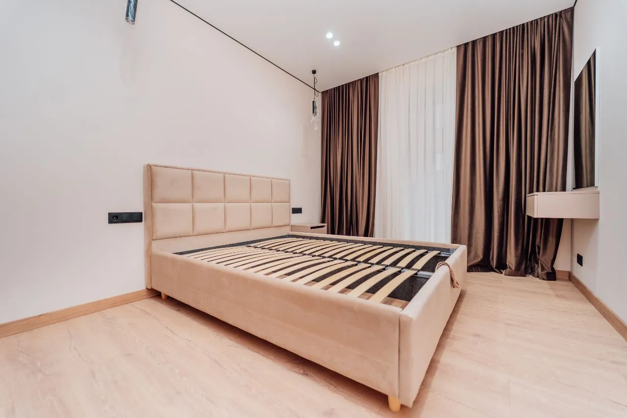 Яловень, Окрайна ул. 31 августа 1989 12