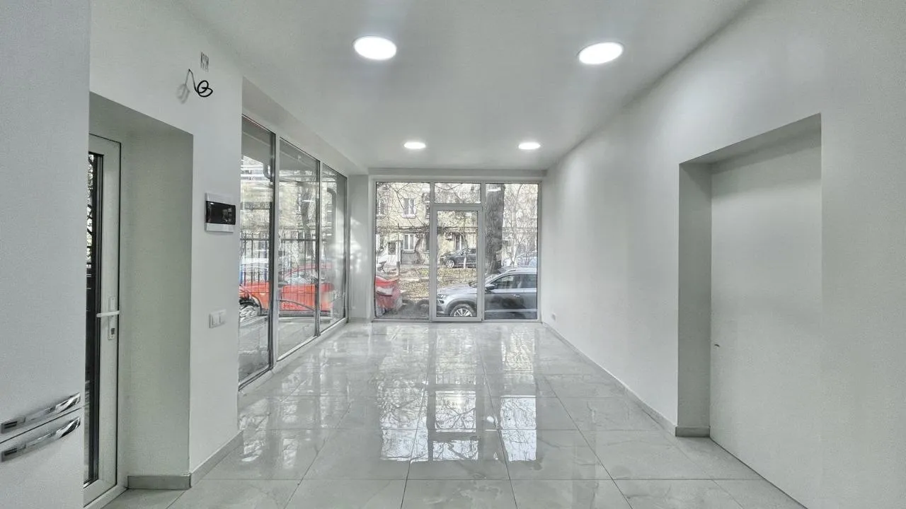 Chișinău Centru bd. Ștefan cel Mare și Sfânt 3