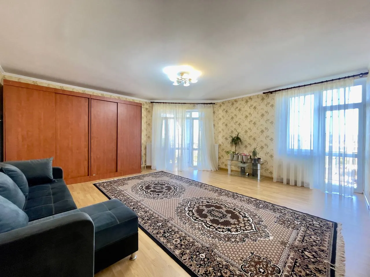 Ialoveni, Centru str. Alexandru cel Bun 1