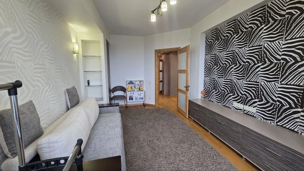 Chișinău Botanica str. Grenoble 4