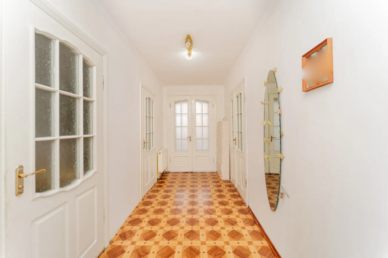 Ialoveni, Centru str. Basarabia 18
