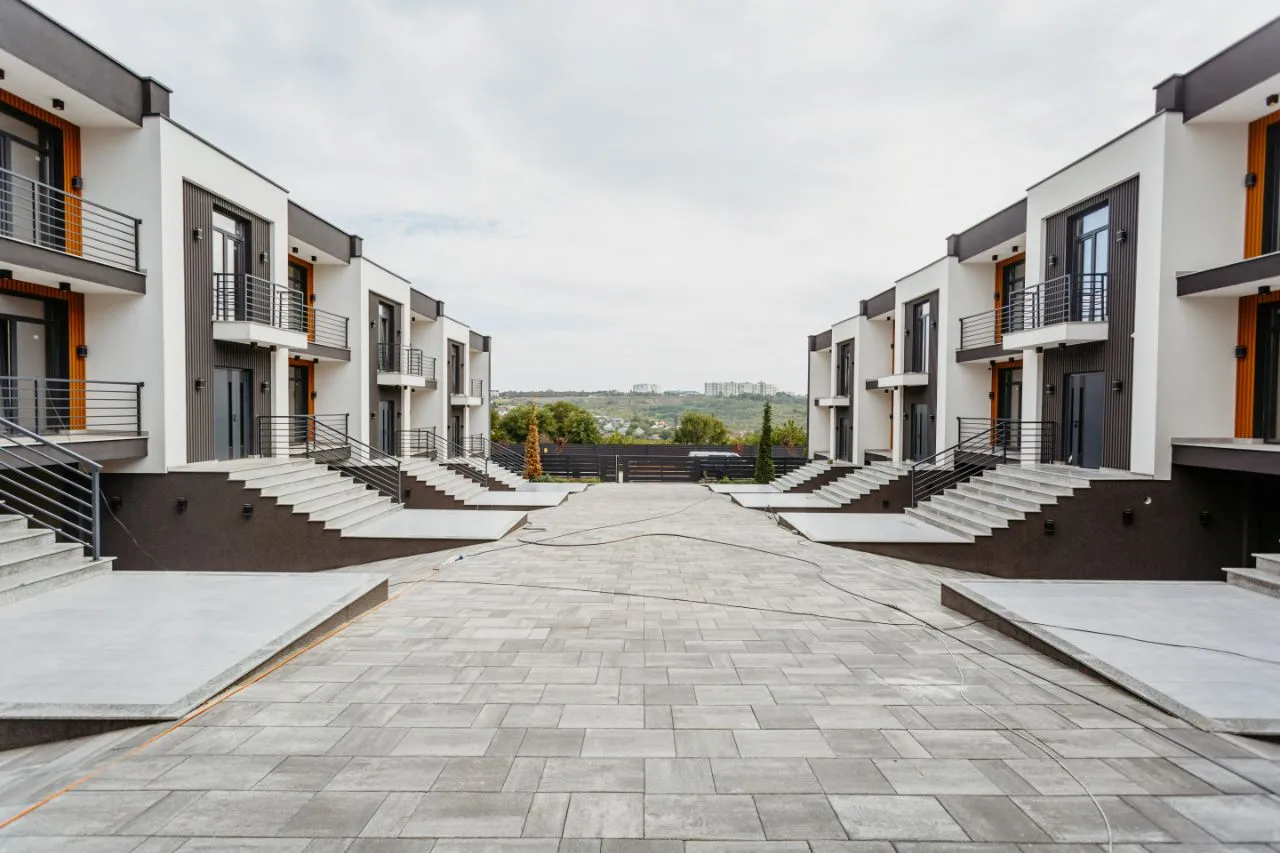 TOWNHOUSE ÎN 2 NIVELE, STR. COBZARILOR, OR. CODRU 1