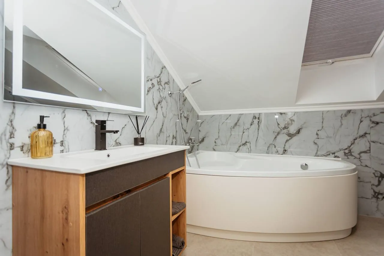 Chișinău Buiucani str. Alba Iulia 11