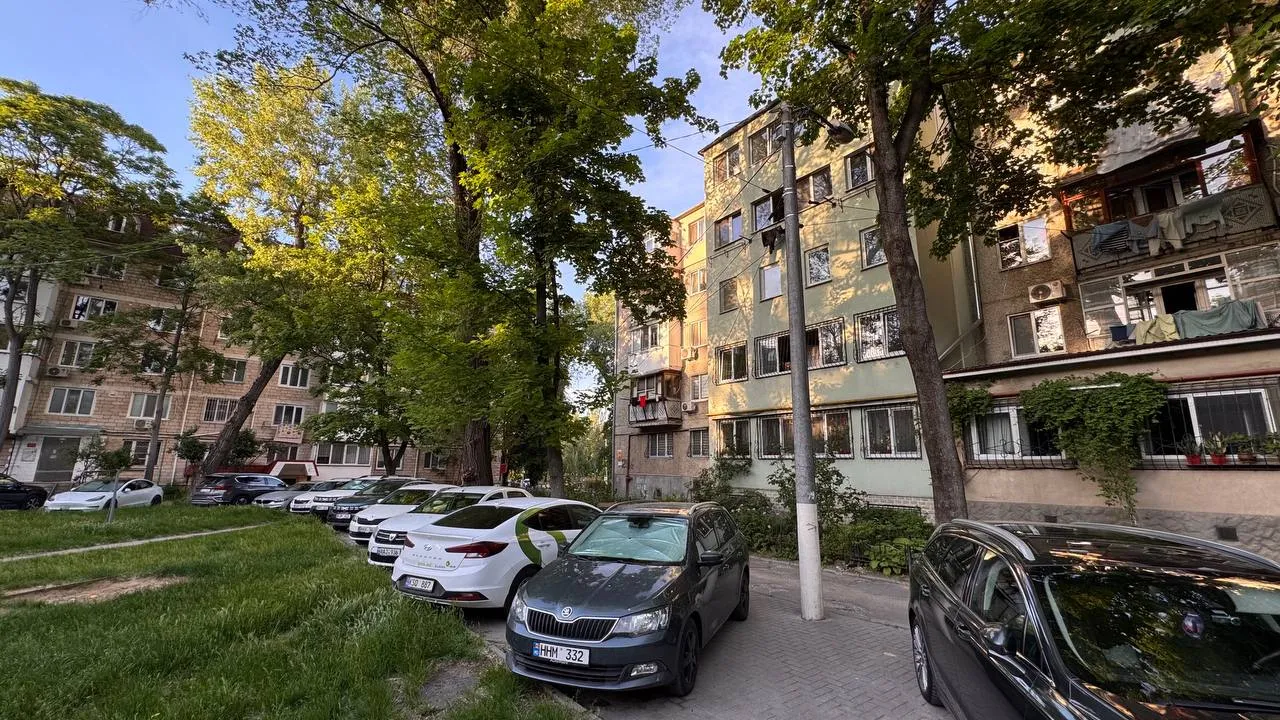 Chișinău Botanica str. Hristo Botev 14