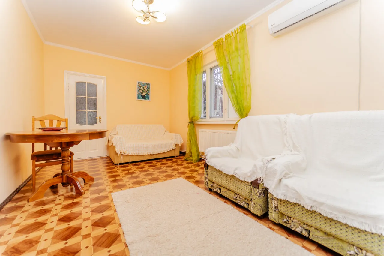 Ialoveni, Centru str. Basarabia 6