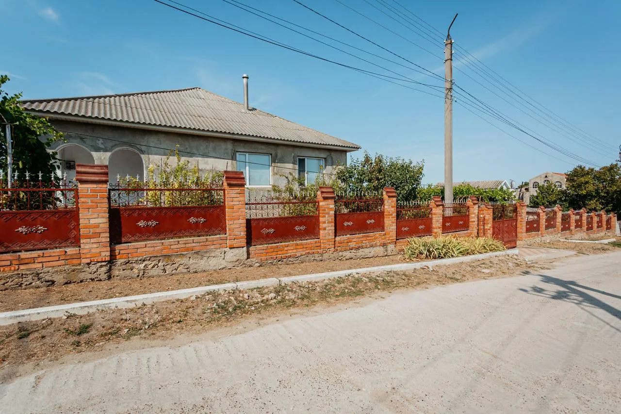 Anenii Noi Centru str. Ion Soltîs 1