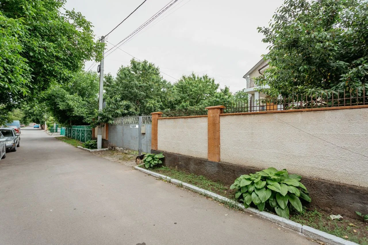 Chișinău Cricova str. Mihai Eminescu 19