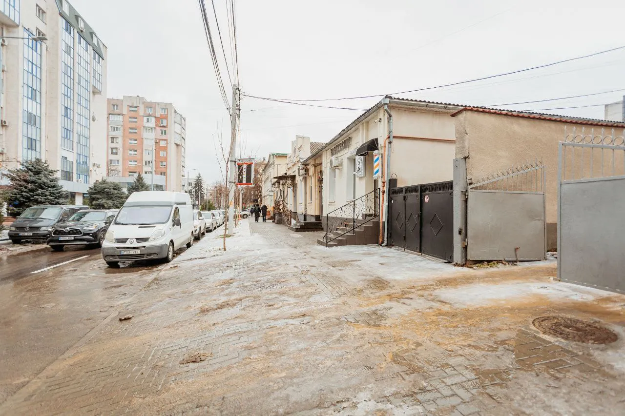 Кишинев Центр ул. Александр чел Бун 18