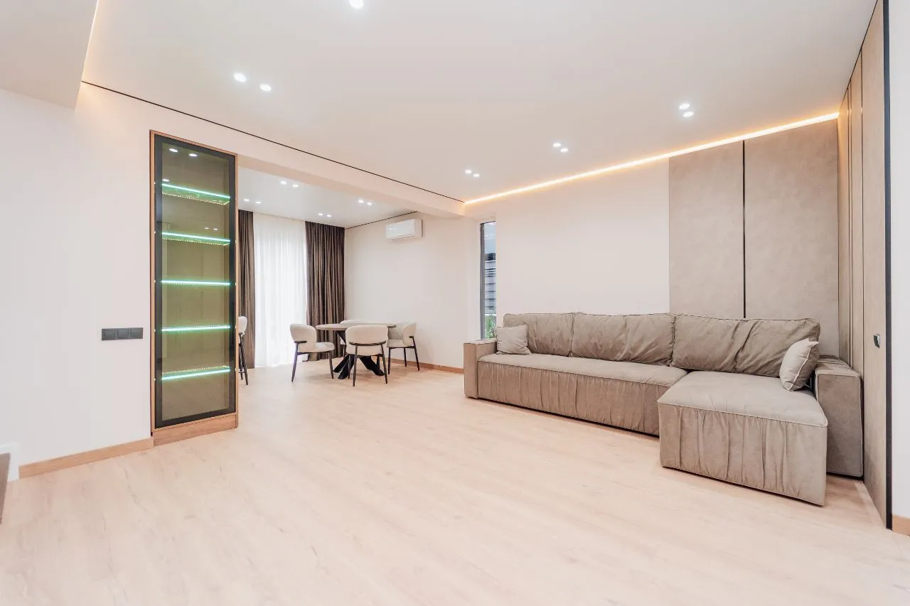 Яловень, Окрайна ул. 31 августа 1989 7