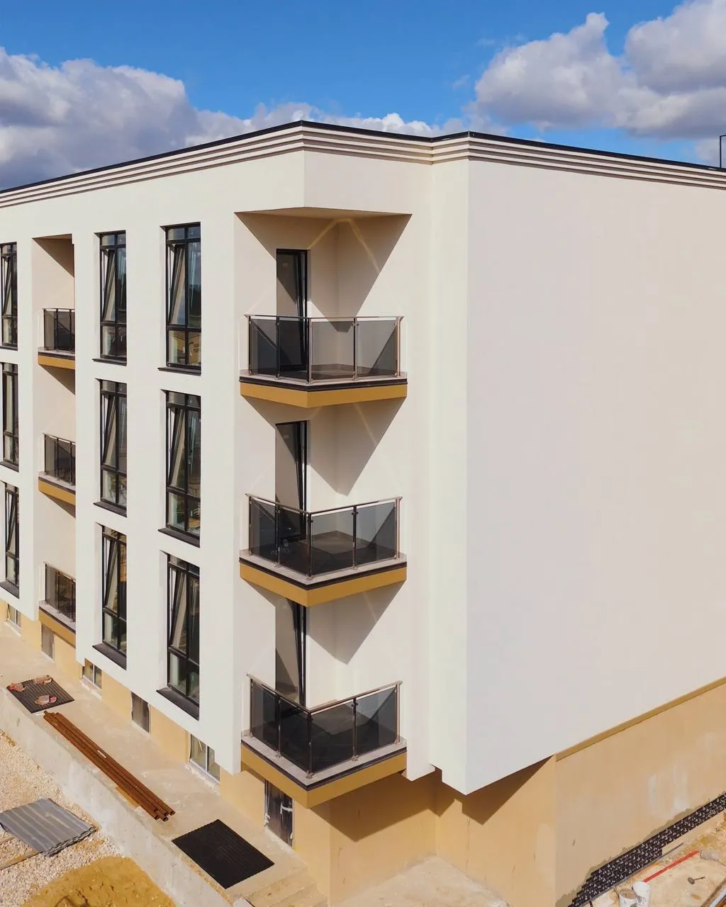 Ialoveni, Centru str. Grigore Vieru 1