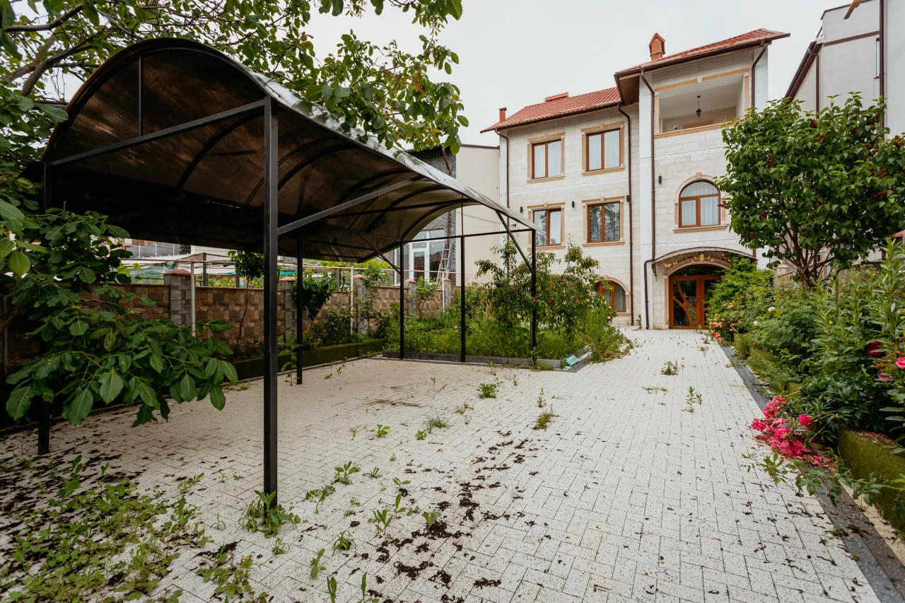 Chișinău Rîșcani str.  Academician Sergiu Rădăuțanu 4