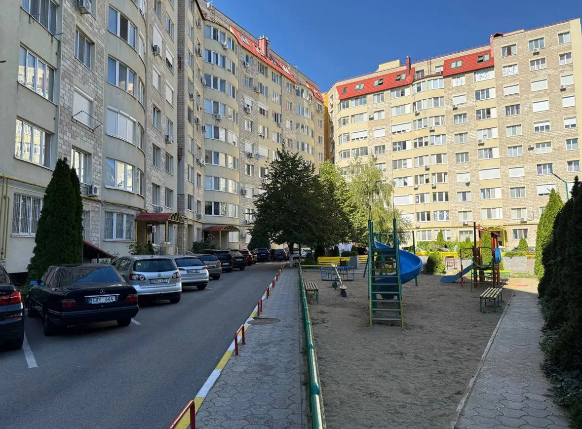 Chișinău Botanica str. Grenoble 9