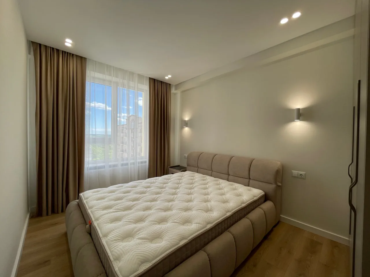 Ialoveni, Centru str. Alexandru cel Bun 6