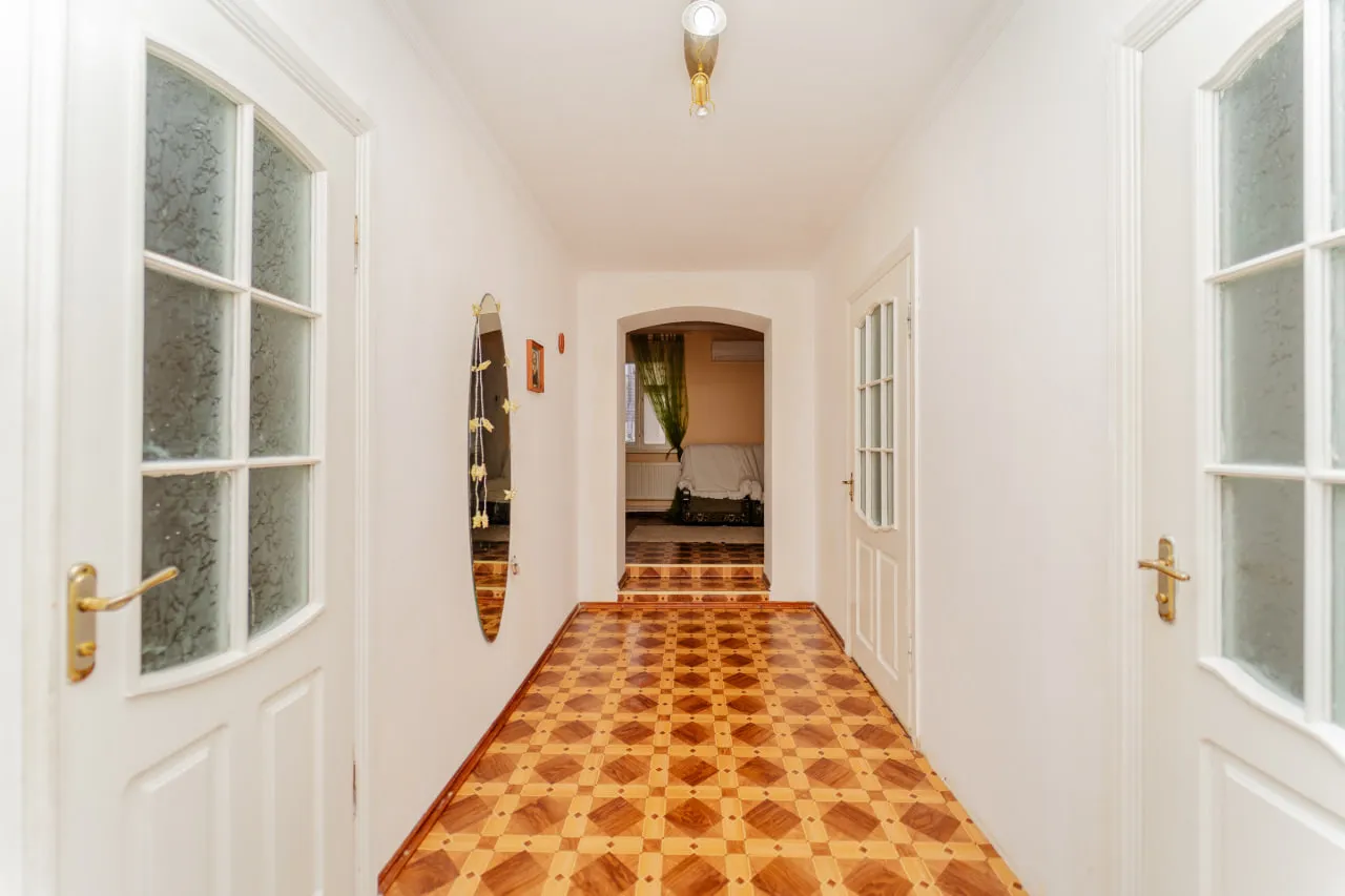 Ialoveni, Centru str. Basarabia 17
