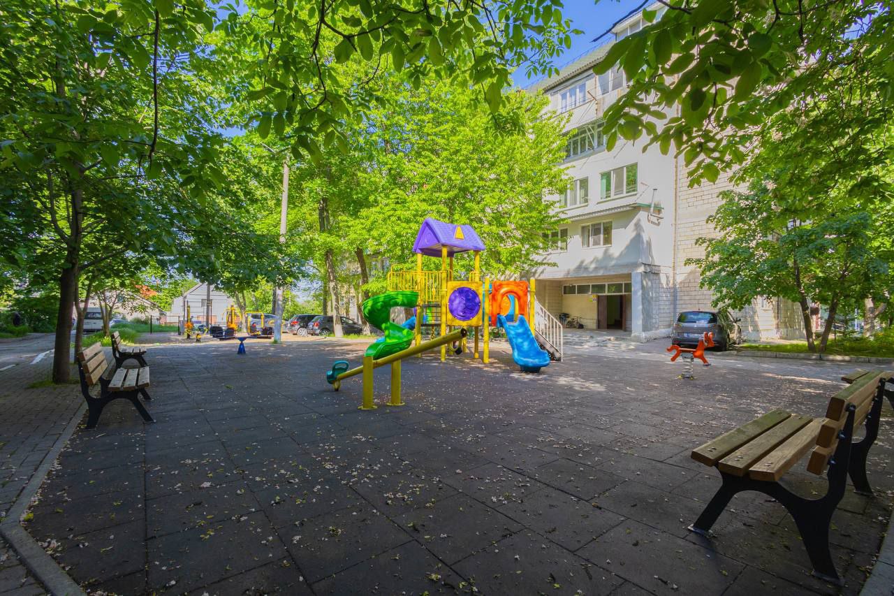 Chișinău Buiucani str. Vasile Coroban 8