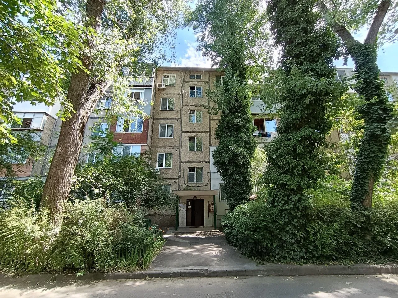 Кишинев Ботаника, ул. Христо Ботев 9