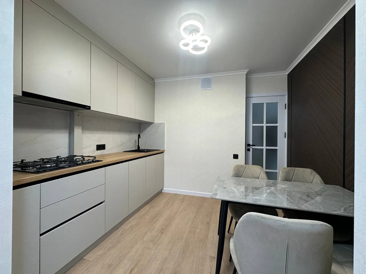 Кишинев Центр ул. Грэдинилор 8