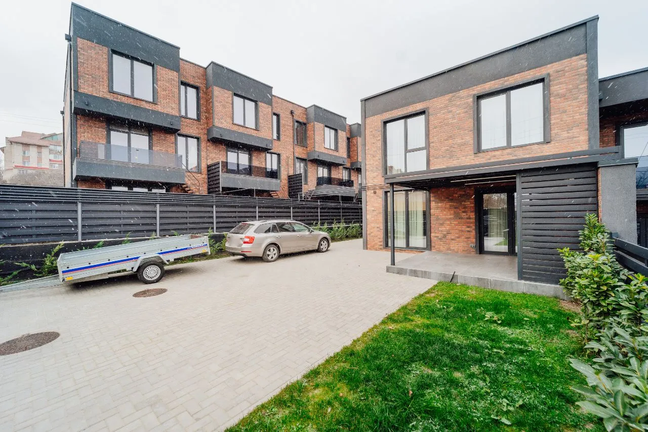 Яловень, Окрайна ул. 31 августа 1989 20