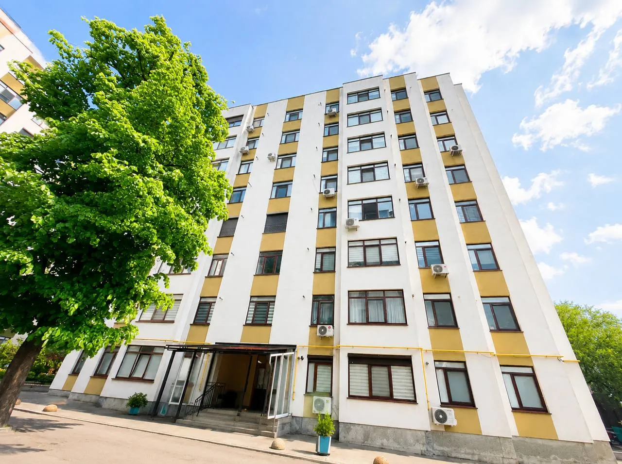 Chișinău Botanica str. Grenoble 16