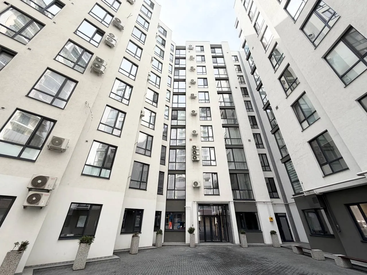 Chișinău Centru bd. Renașterii Naționale 6