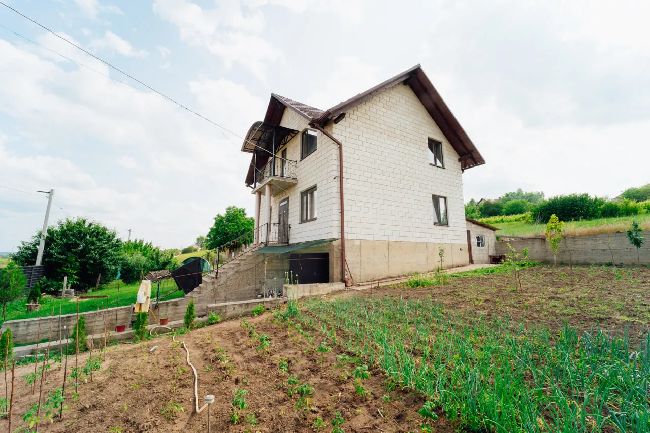 Chișinău com. Băcioi str. Lalelelor 2