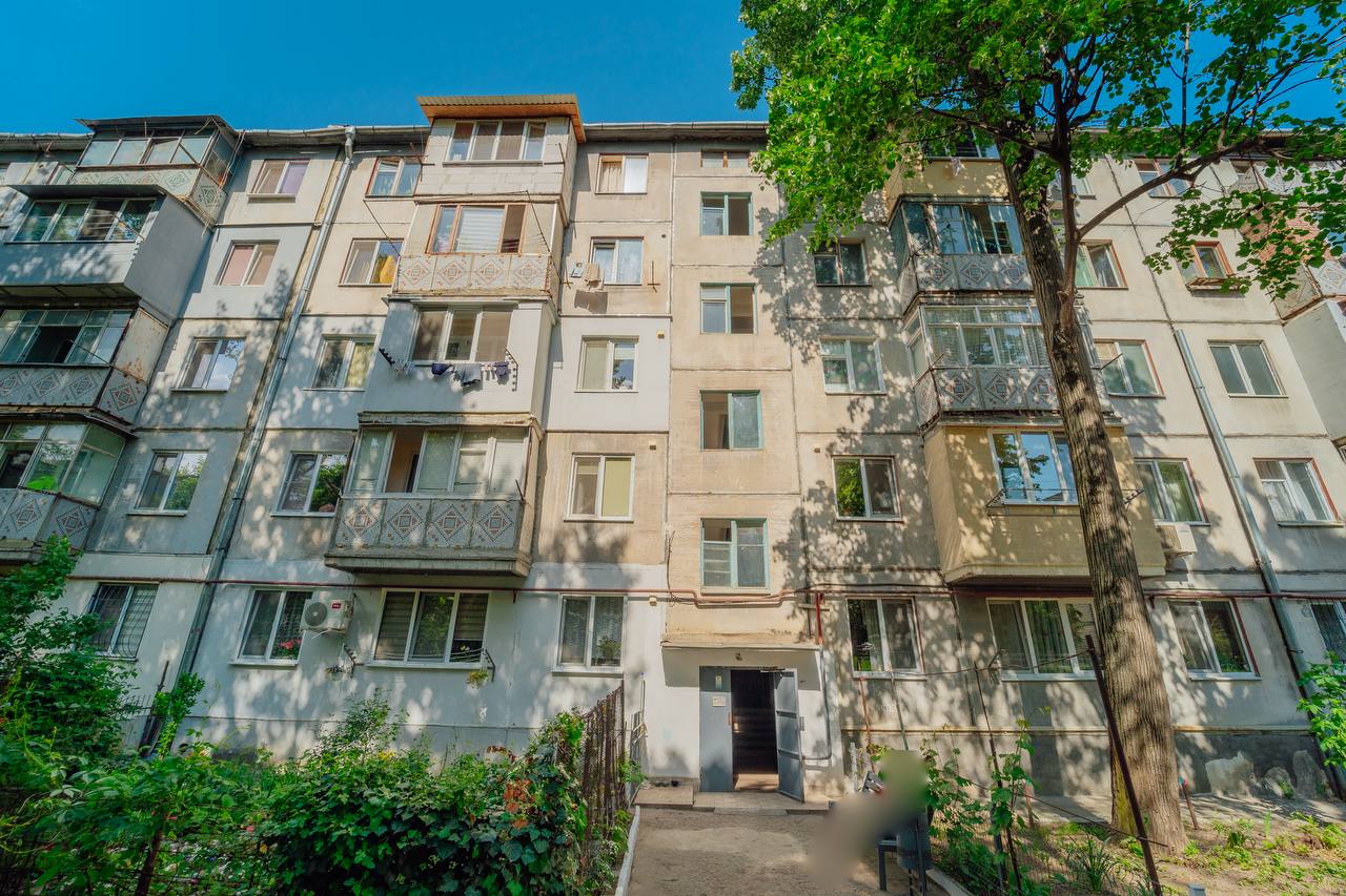 Chișinău Botanica str. Trandafirilor 13