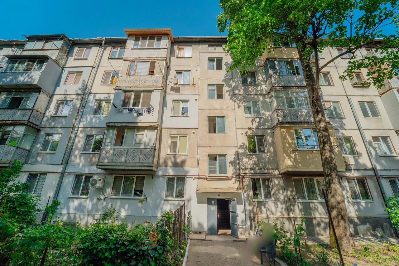 Chișinău Botanica str. Trandafirilor 13