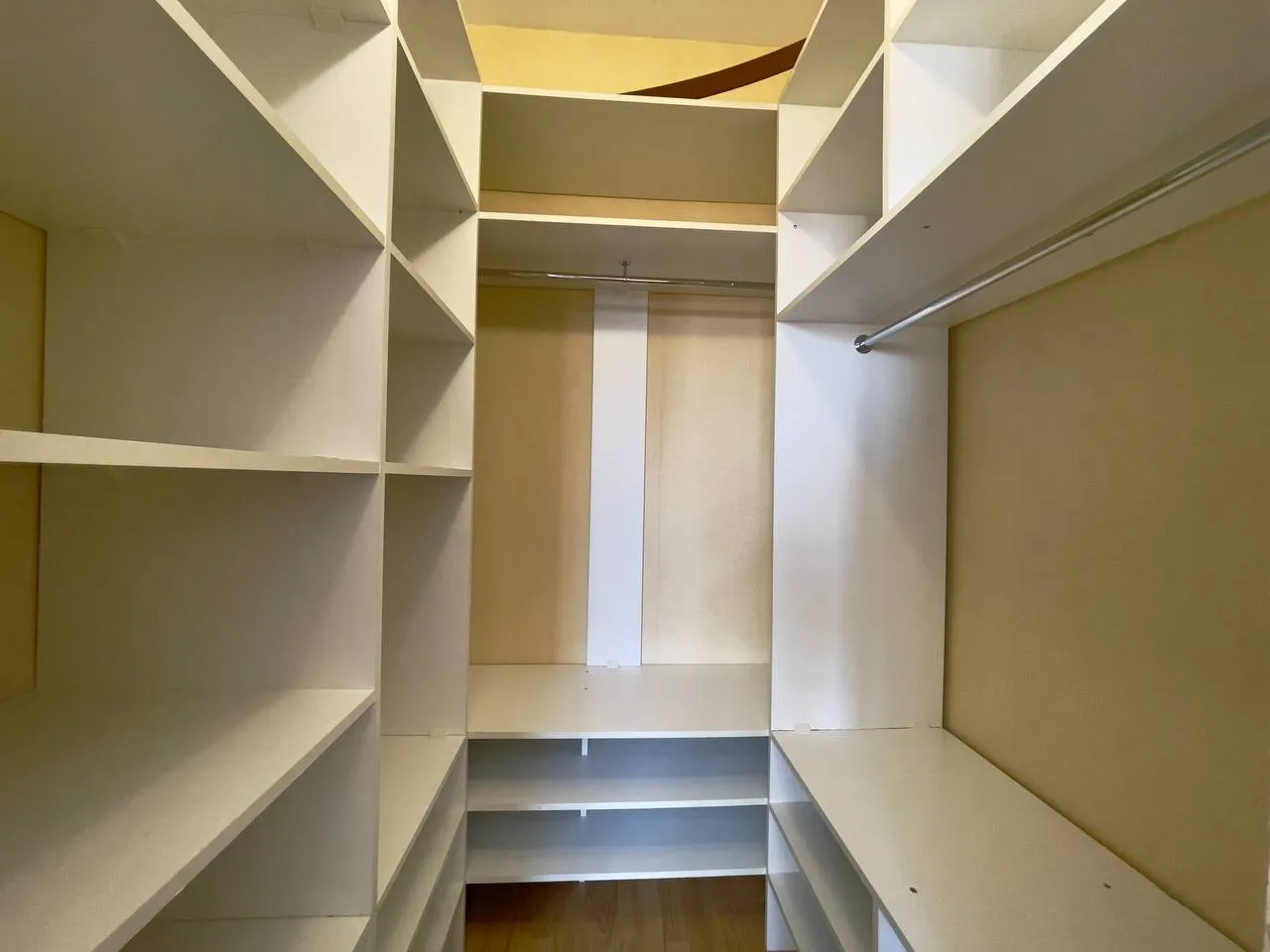 Ialoveni, Centru str. Alexandru cel Bun 10