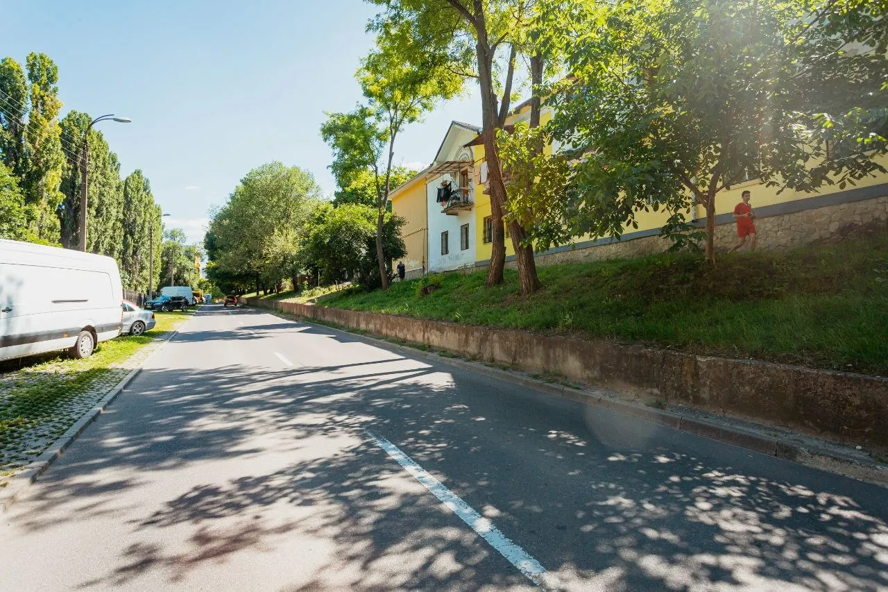 Chișinău Buiucani str. Eugen Coca 12